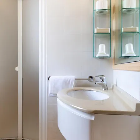 Man Hotel 3*