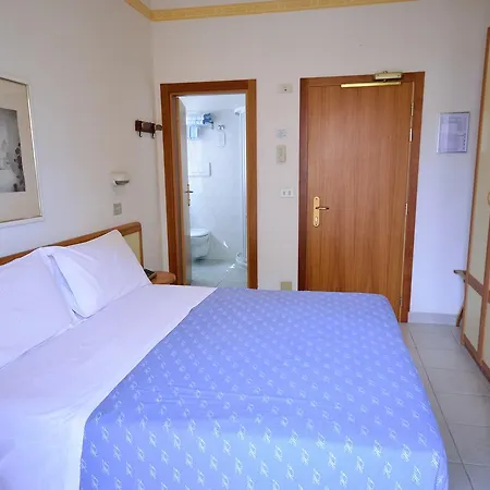 Man Hotel 3*